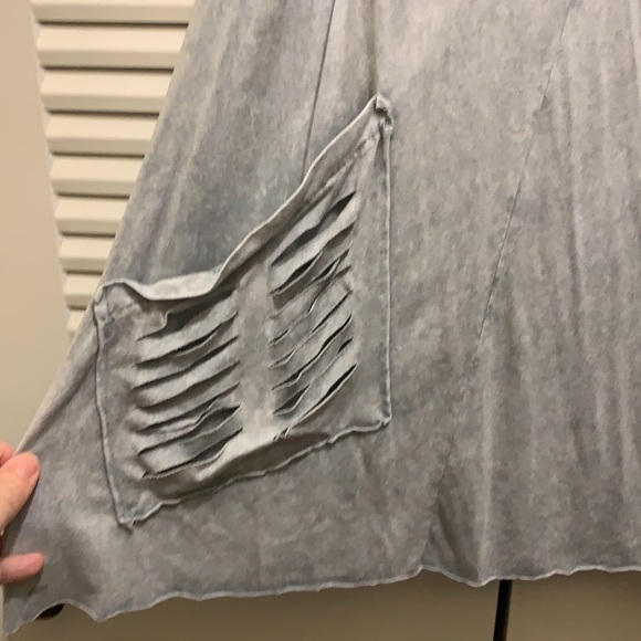 XL grey top, studded collar, funky pockets viscose & Elastane, looks like suede - Picture 3 of 5